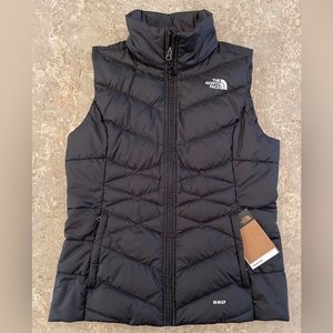 Brand New(NWTs) North Face Woman’s SM Ultra Luxurious 550-Line in BLK. MSRP:$150